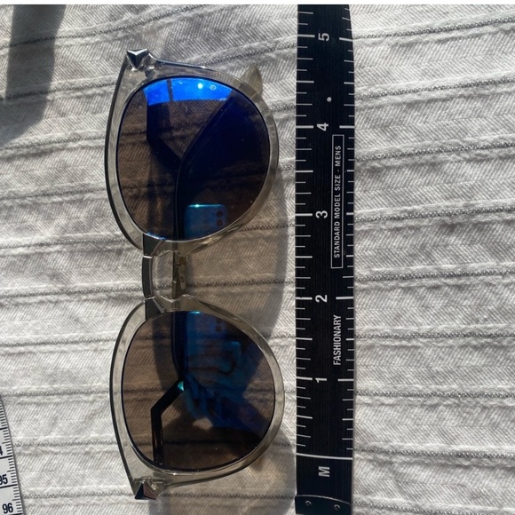 Bundle of sunnies - Picture 4 of 8